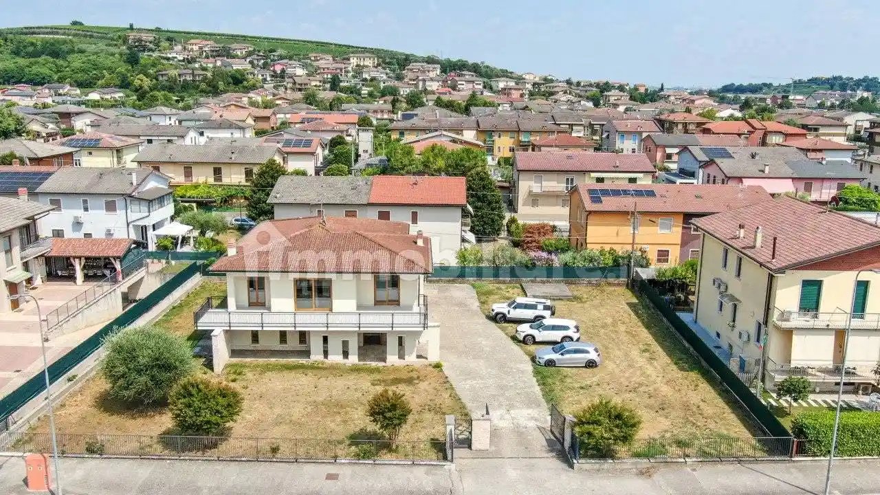 Casa indipendente in vendita a Colognola Ai Colli