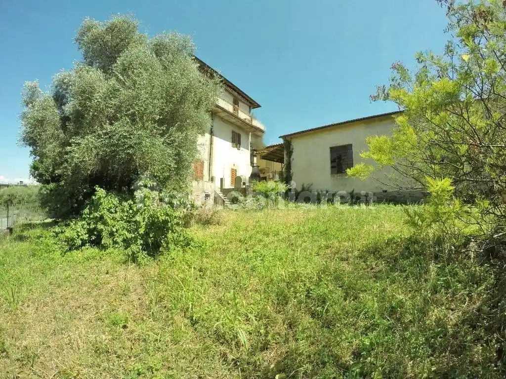 Villa in vendita a Carmignano