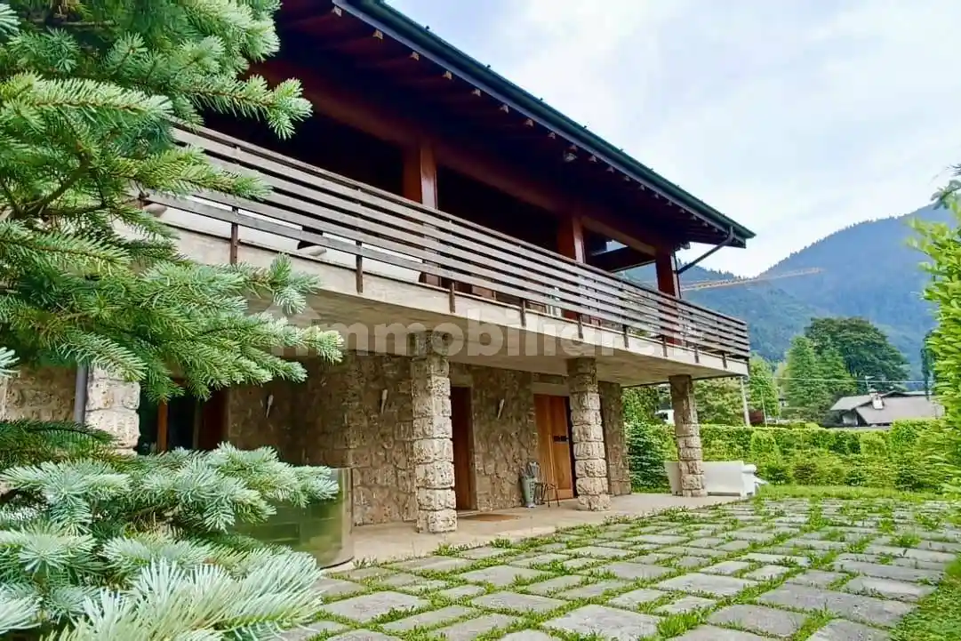 Villa in vendita a Castione della Presolana
