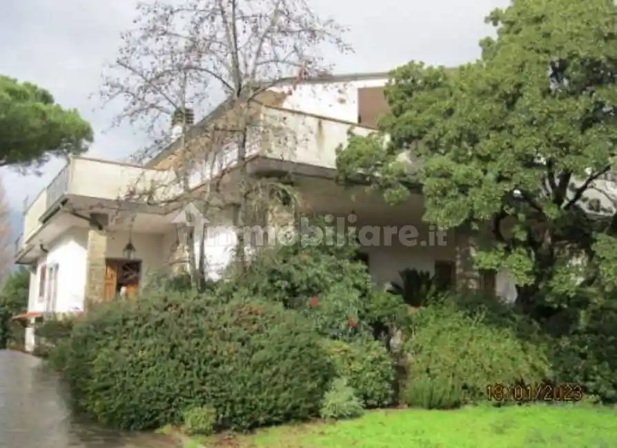 Casa indipendente in vendita a Campi Bisenzio
