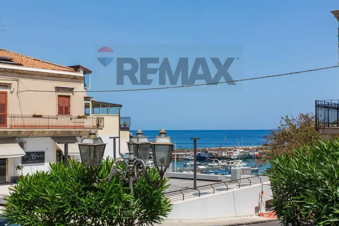 Casa indipendente in vendita a Aci Castello