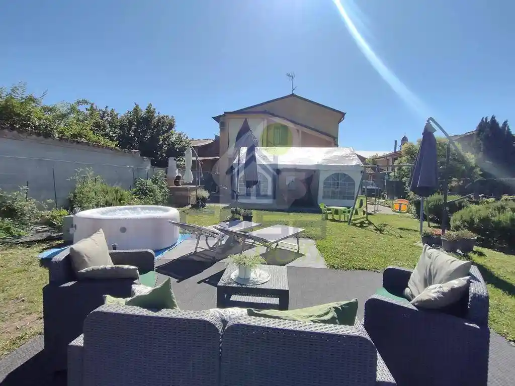 Casa indipendente in vendita a Solarolo Rainerio
