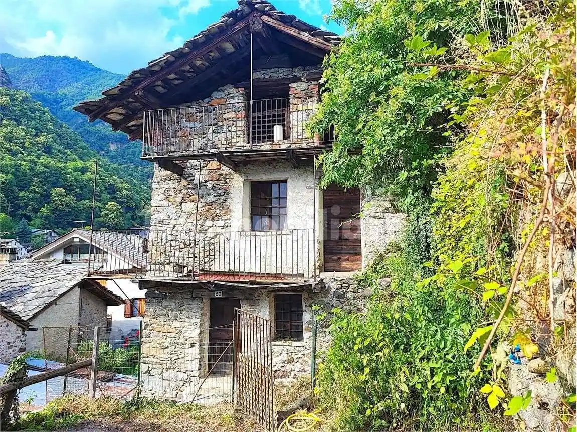 Casa indipendente in vendita a Lillianes