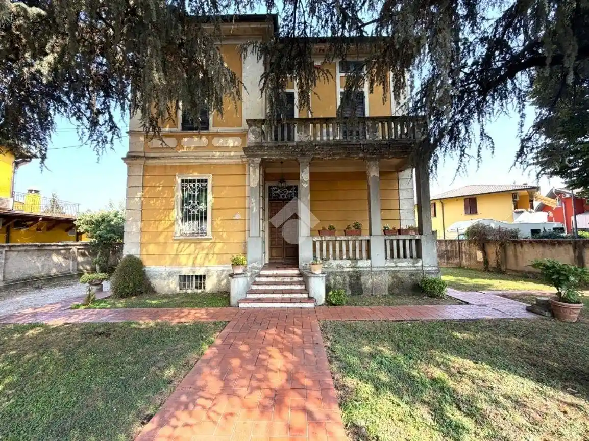 Casa indipendente in vendita a Robecco d'Oglio