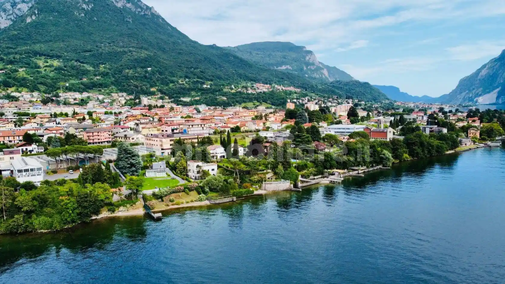 Villa in vendita a Mandello del Lario