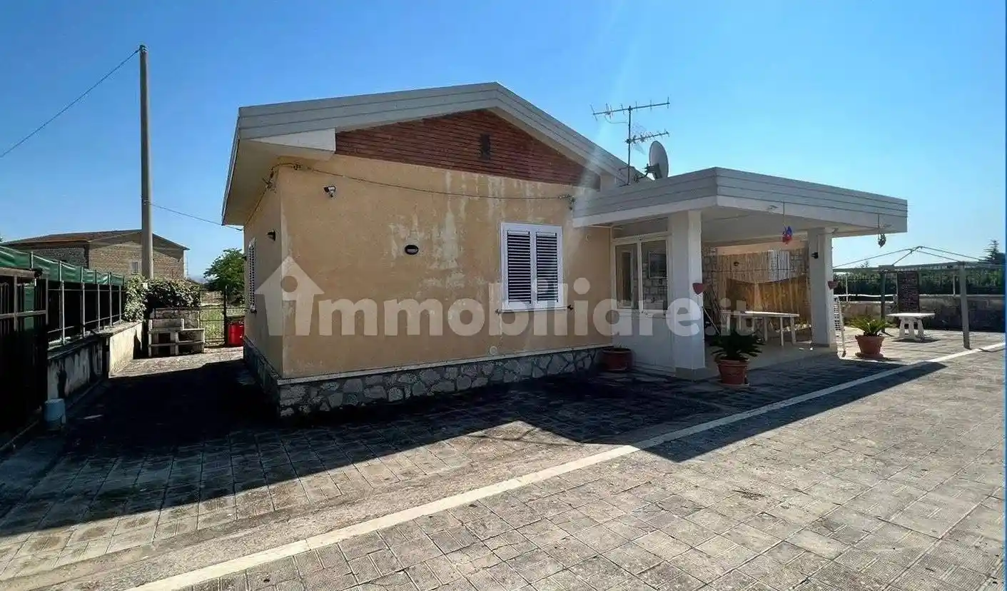 Villa in vendita a Fragneto Monforte