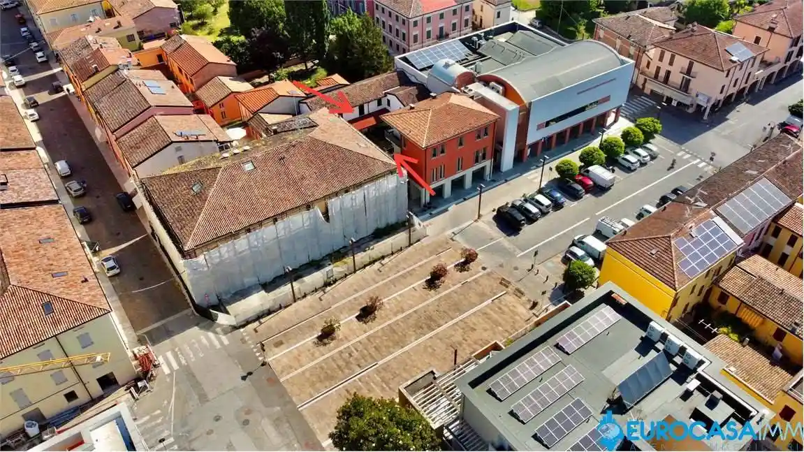 Palazzo - Edificio in vendita a Novi di Modena