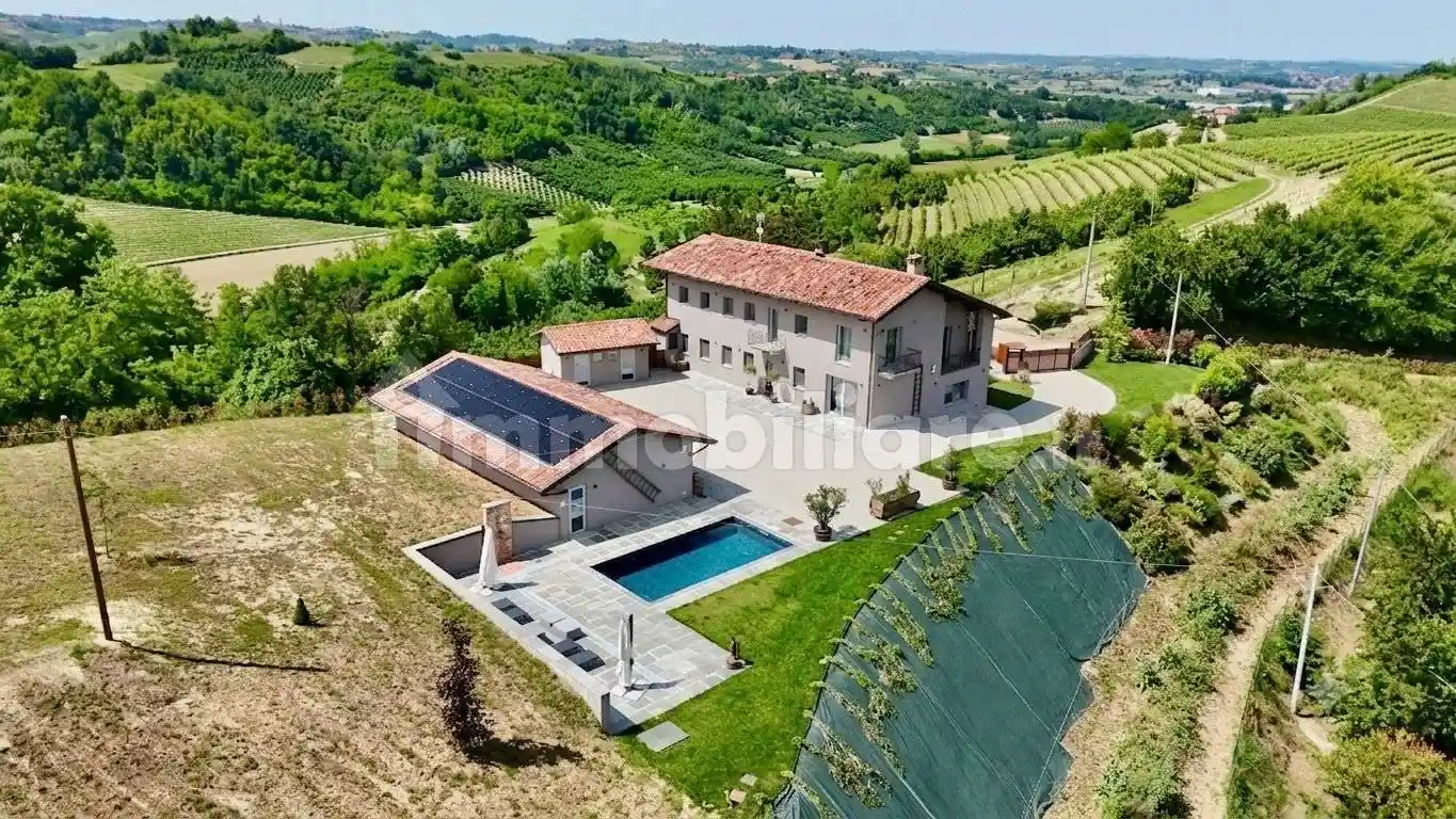 Villa in vendita a Alba