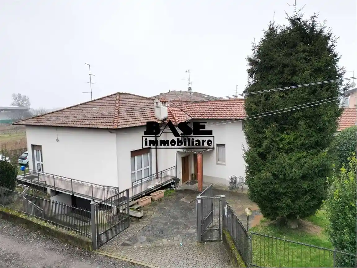 Casa indipendente in vendita a Fino Mornasco