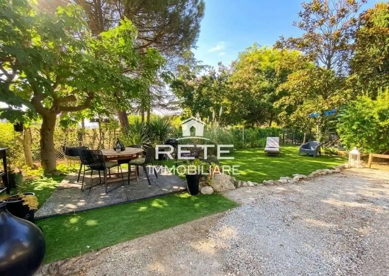 Casa indipendente in vendita a Rimini