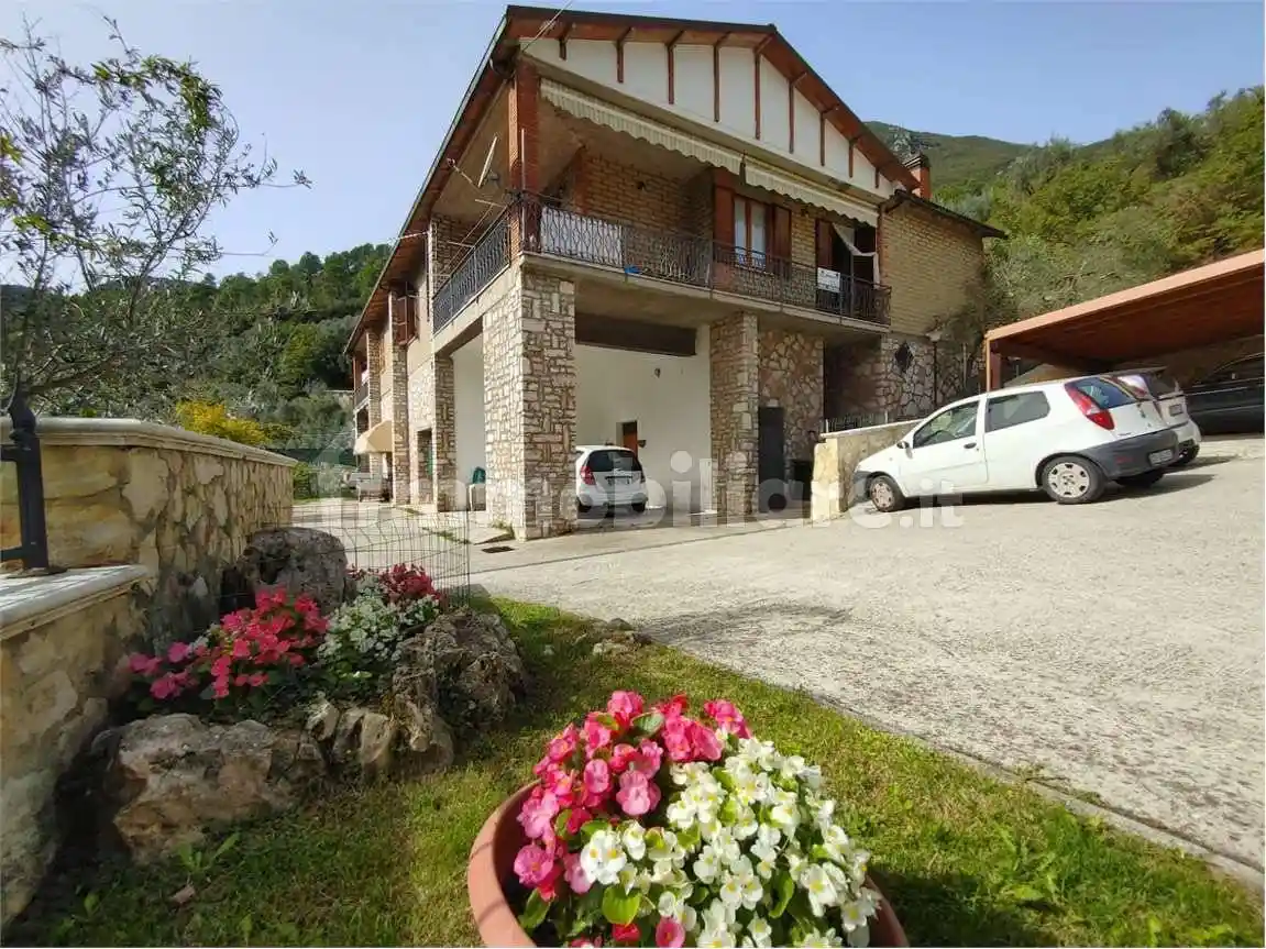 Villa in vendita a Ferentillo