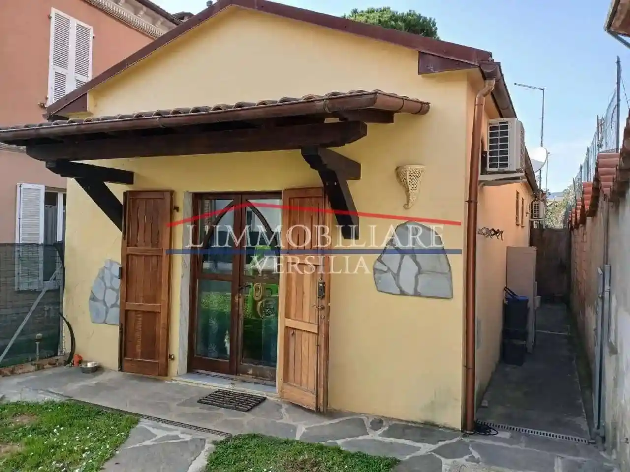 Casa indipendente in vendita a Massa