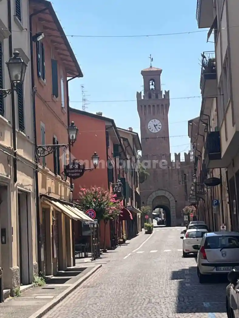 Palazzo - Edificio in vendita a Castel San Pietro Terme
