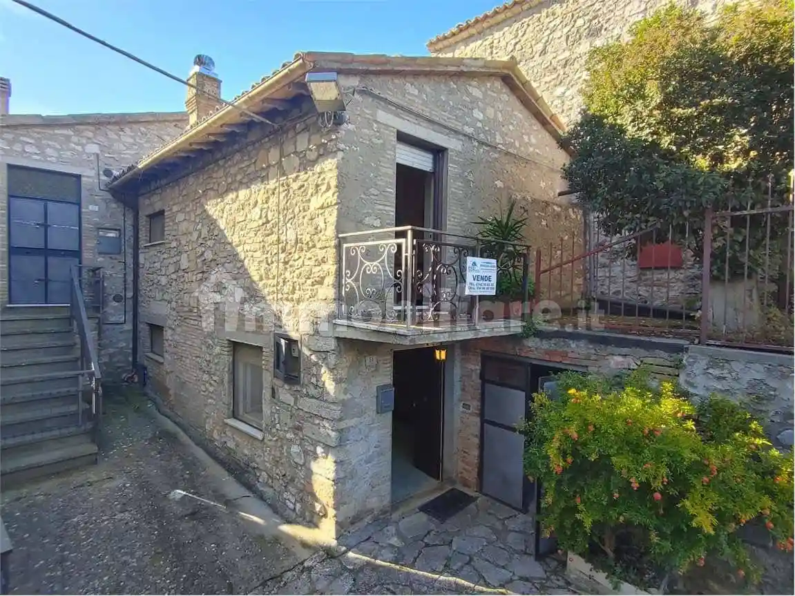 Casa indipendente in vendita a Massa Martana