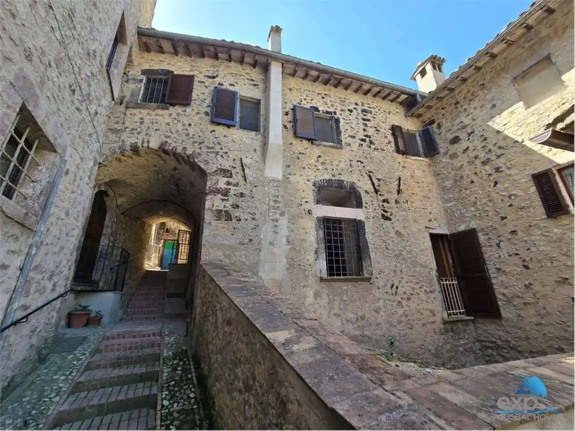 Casa indipendente in vendita a Scheggino