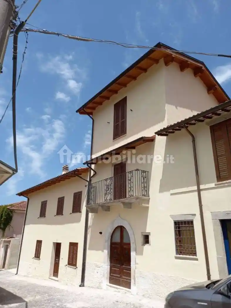 Palazzo - Edificio in vendita a Montereale