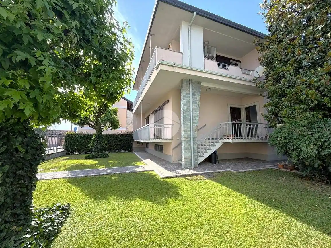 Villa in vendita a Santo Stefano Ticino