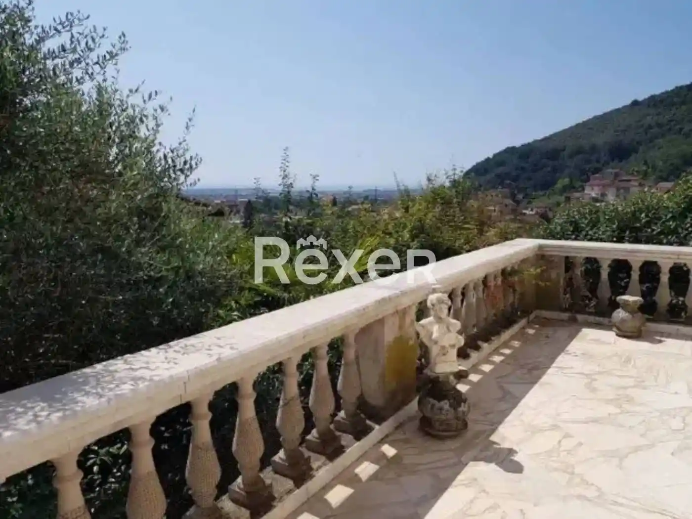Villa in vendita a Carrara