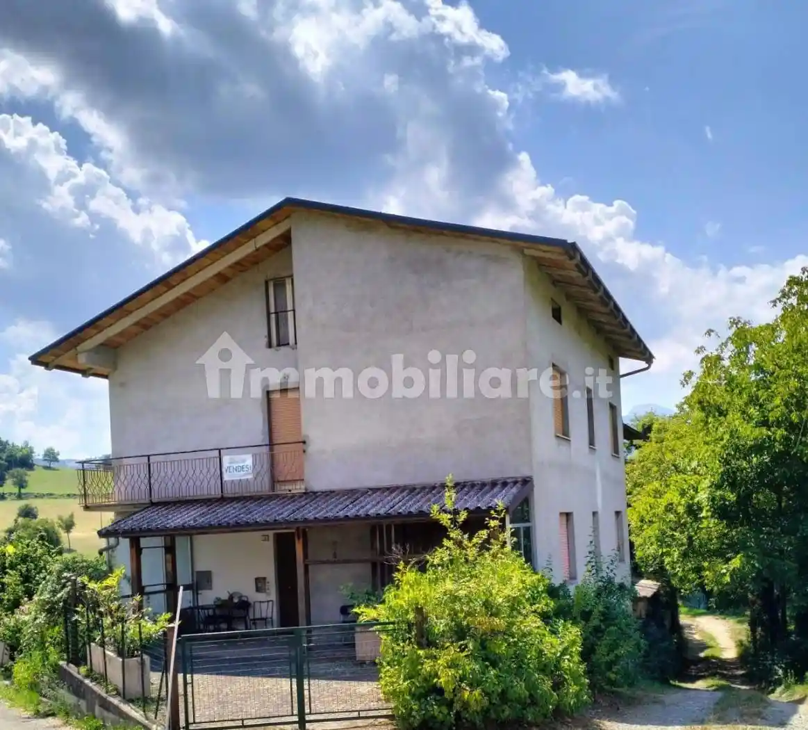 Villa in vendita a Vetto