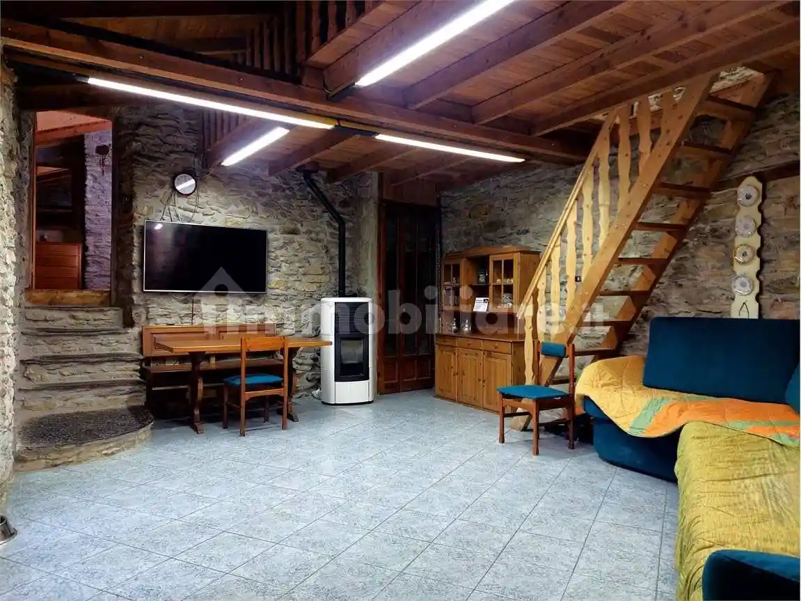 Casa indipendente in vendita a Pieve di Teco