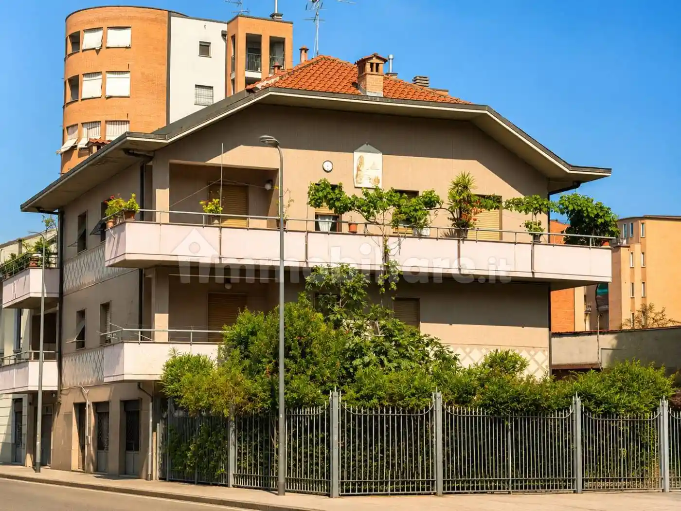 Palazzo - Edificio in vendita a Milano