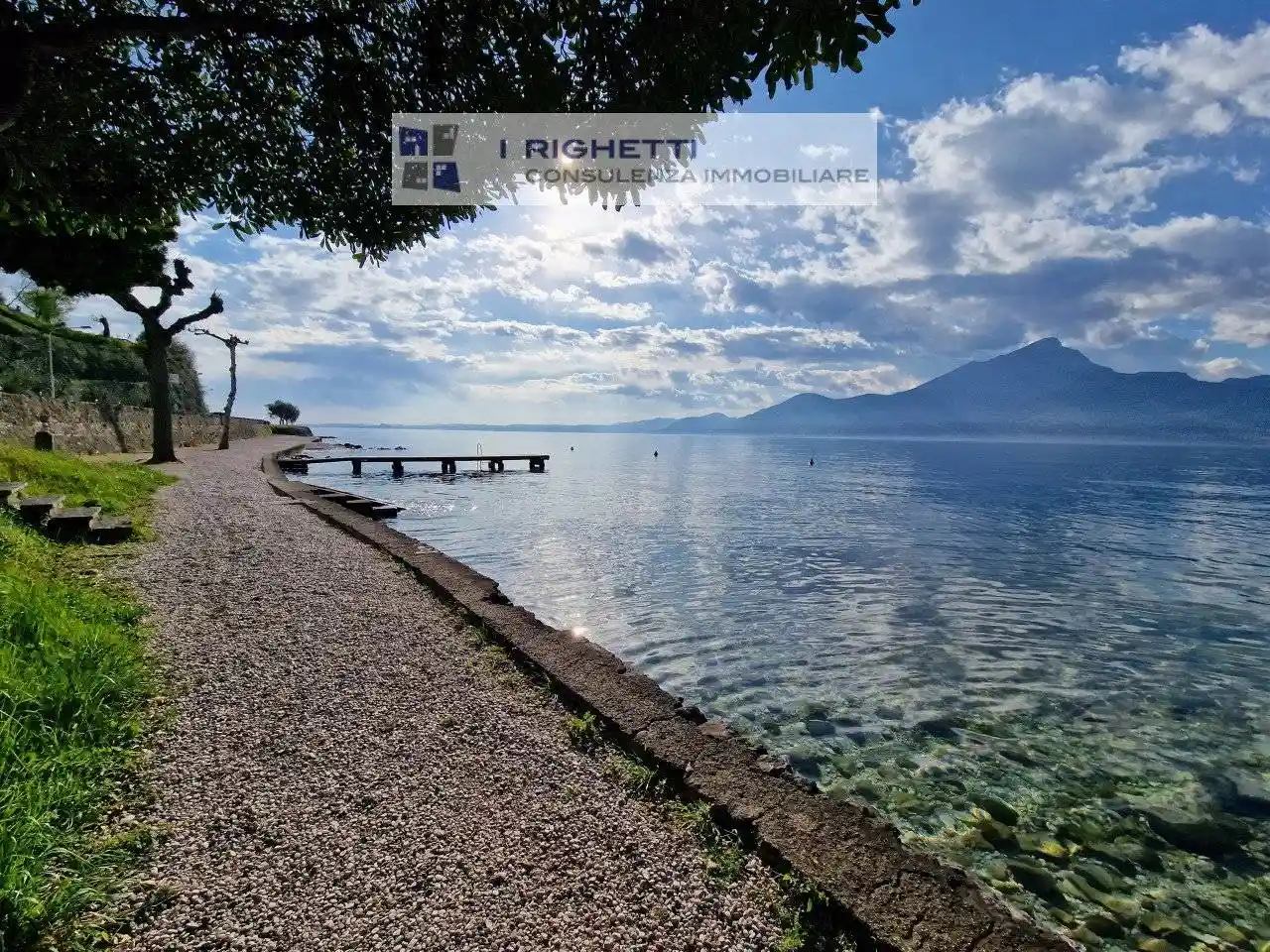 Villetta a schiera in vendita a Torri del Benaco