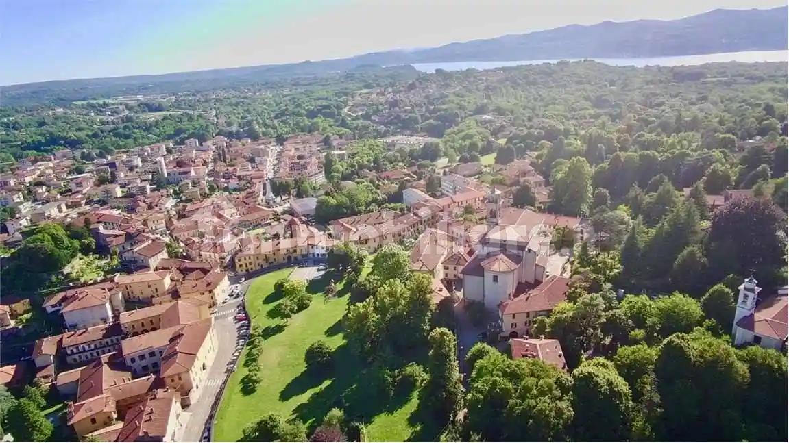 Villa in vendita a Besozzo