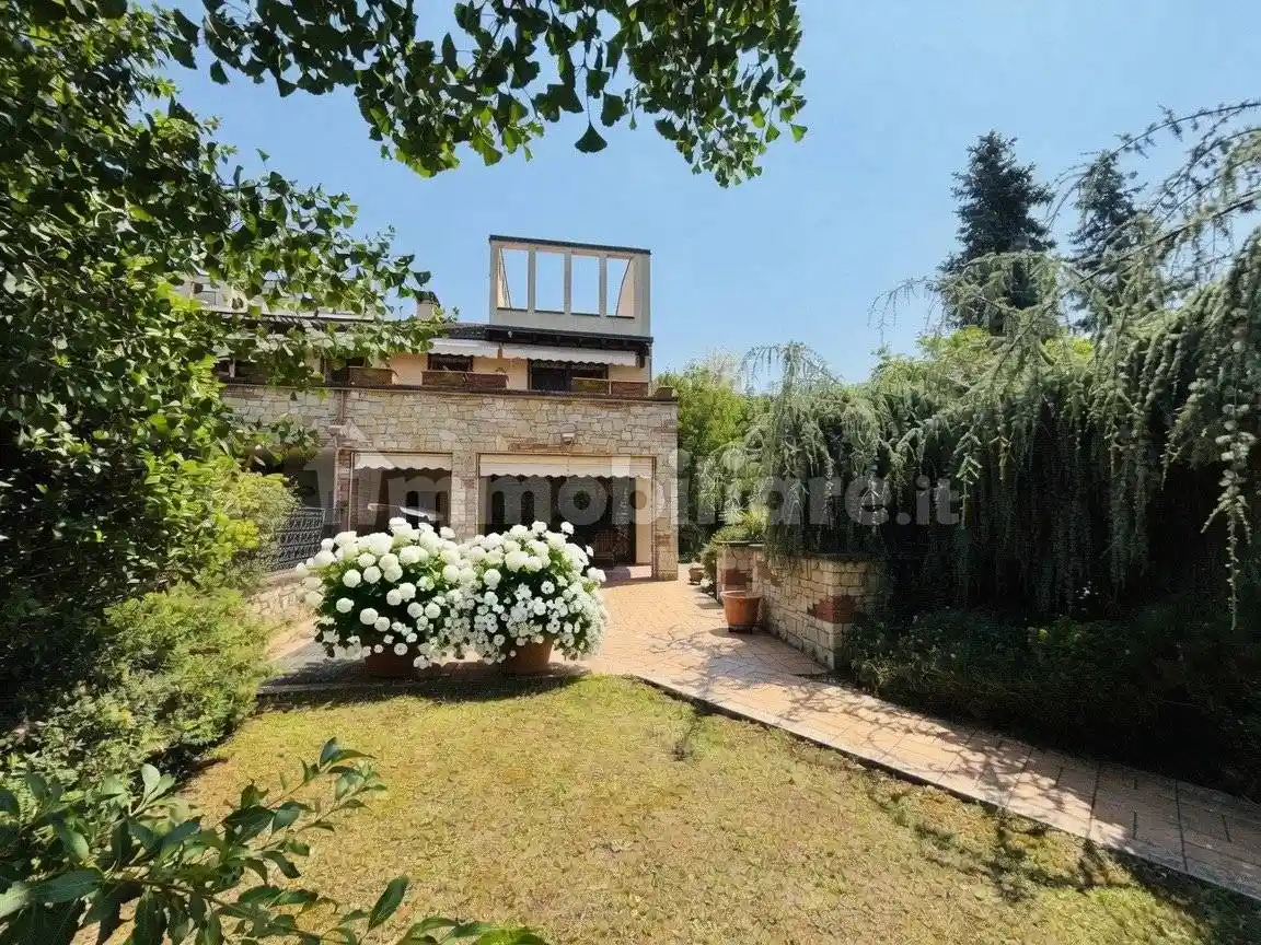 Villa in vendita a Cellatica