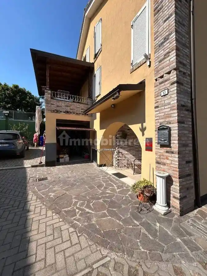 Casa indipendente in vendita a Reggio Emilia