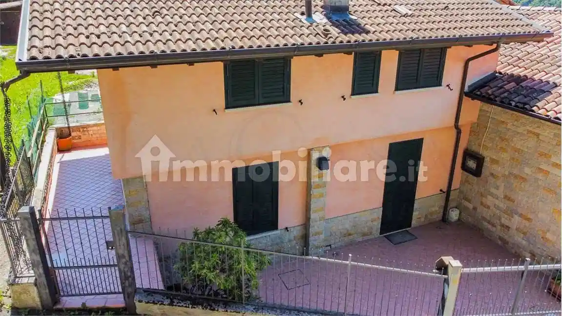 Casa indipendente in vendita a Lodrino