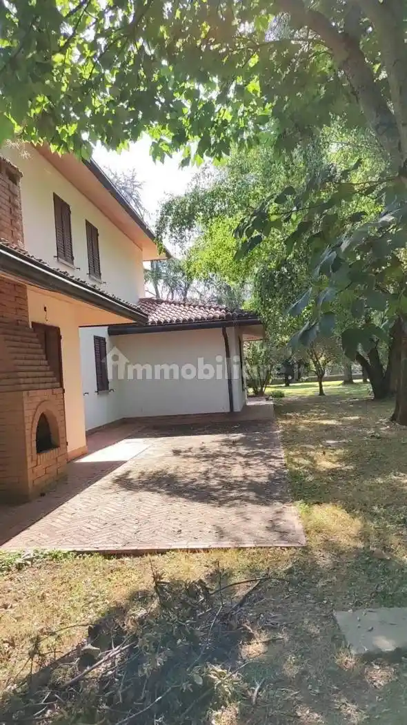 Villa in vendita a Novi di Modena