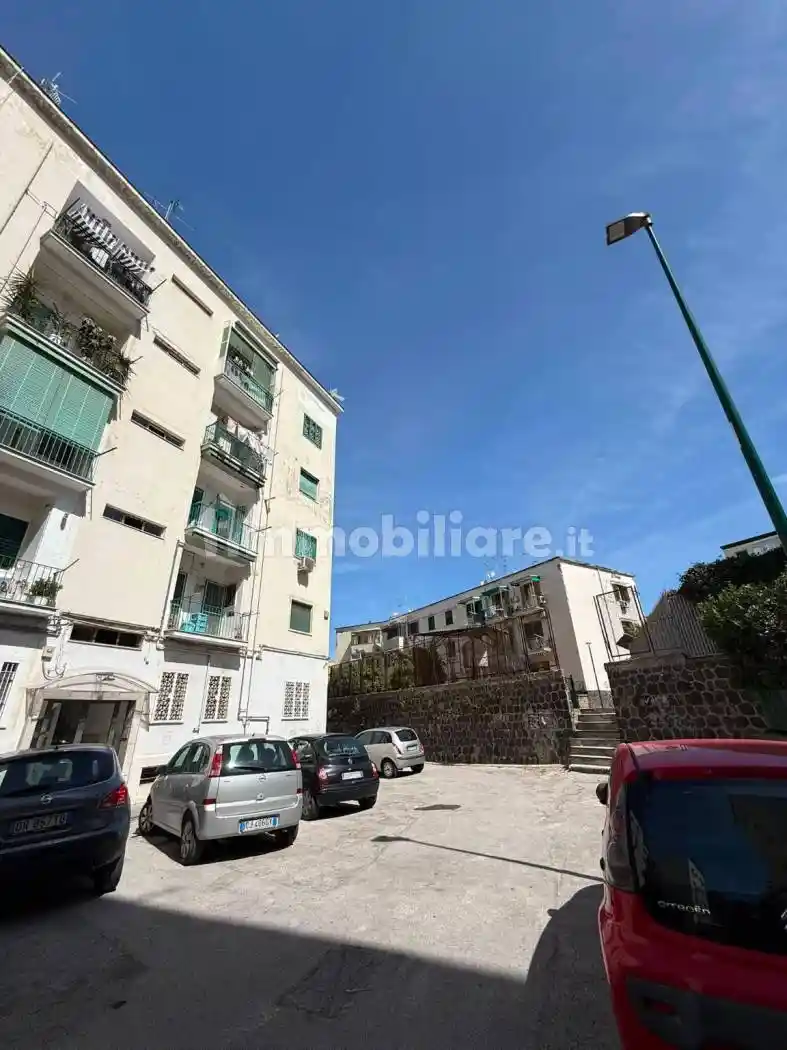 Appartamento in vendita a Napoli