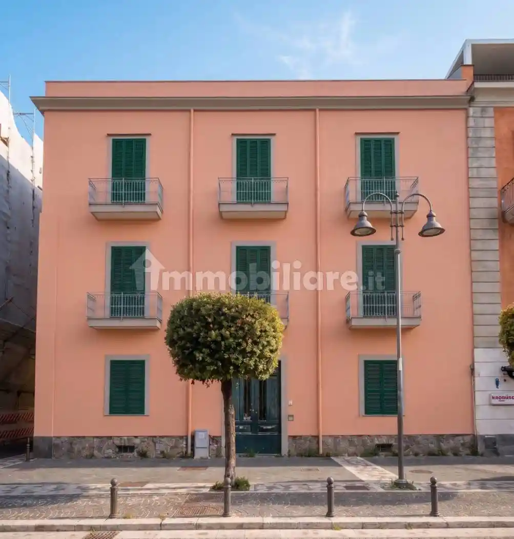 Palazzo - Edificio in vendita a Pozzuoli
