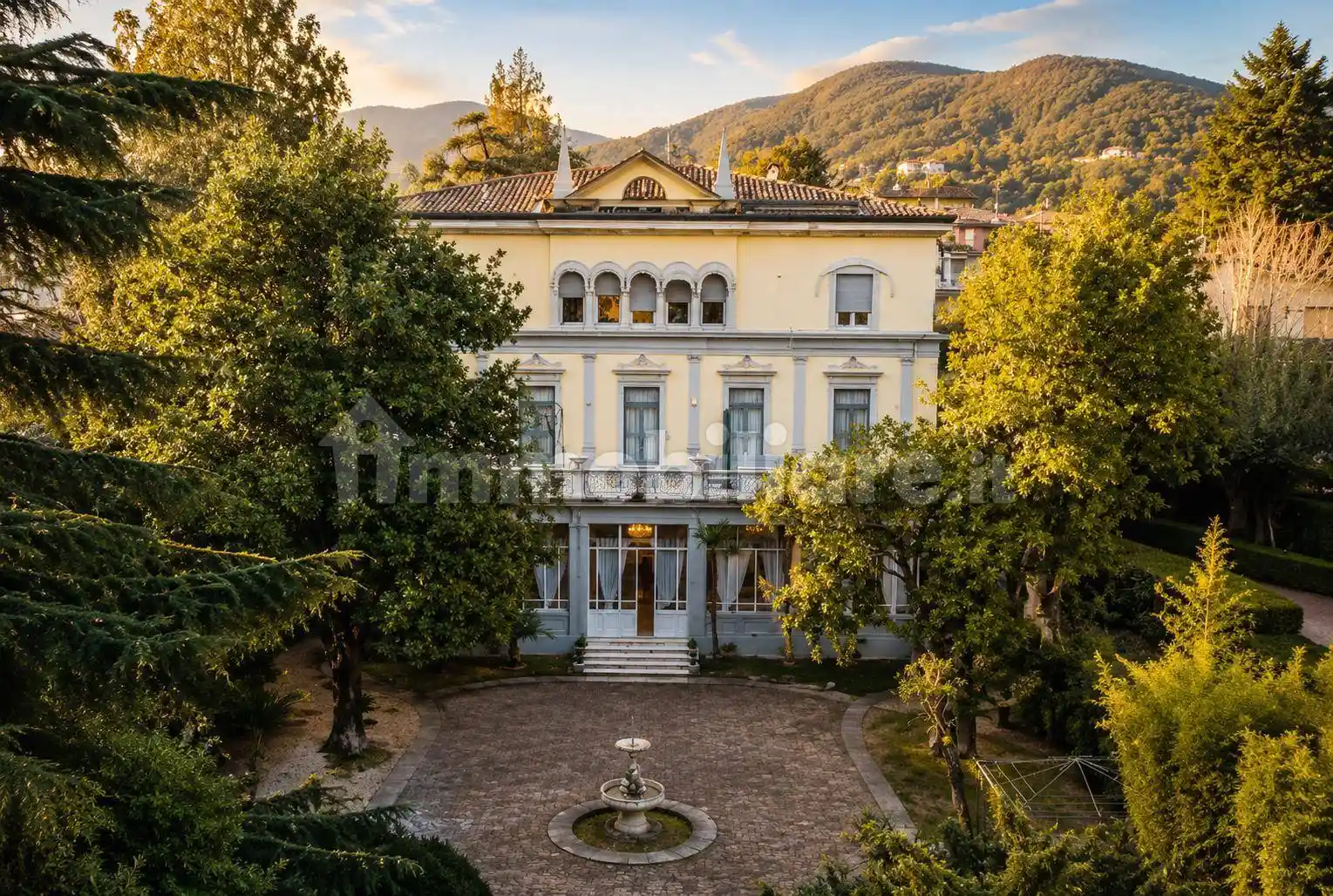 Appartamento in vendita a Gardone Riviera