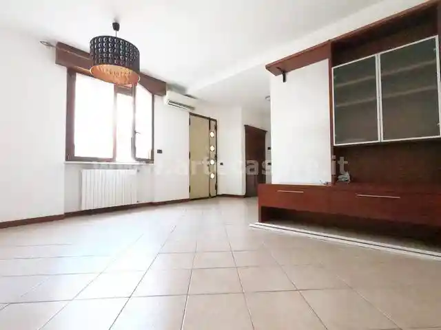 Casa indipendente in affitto a Parabiago