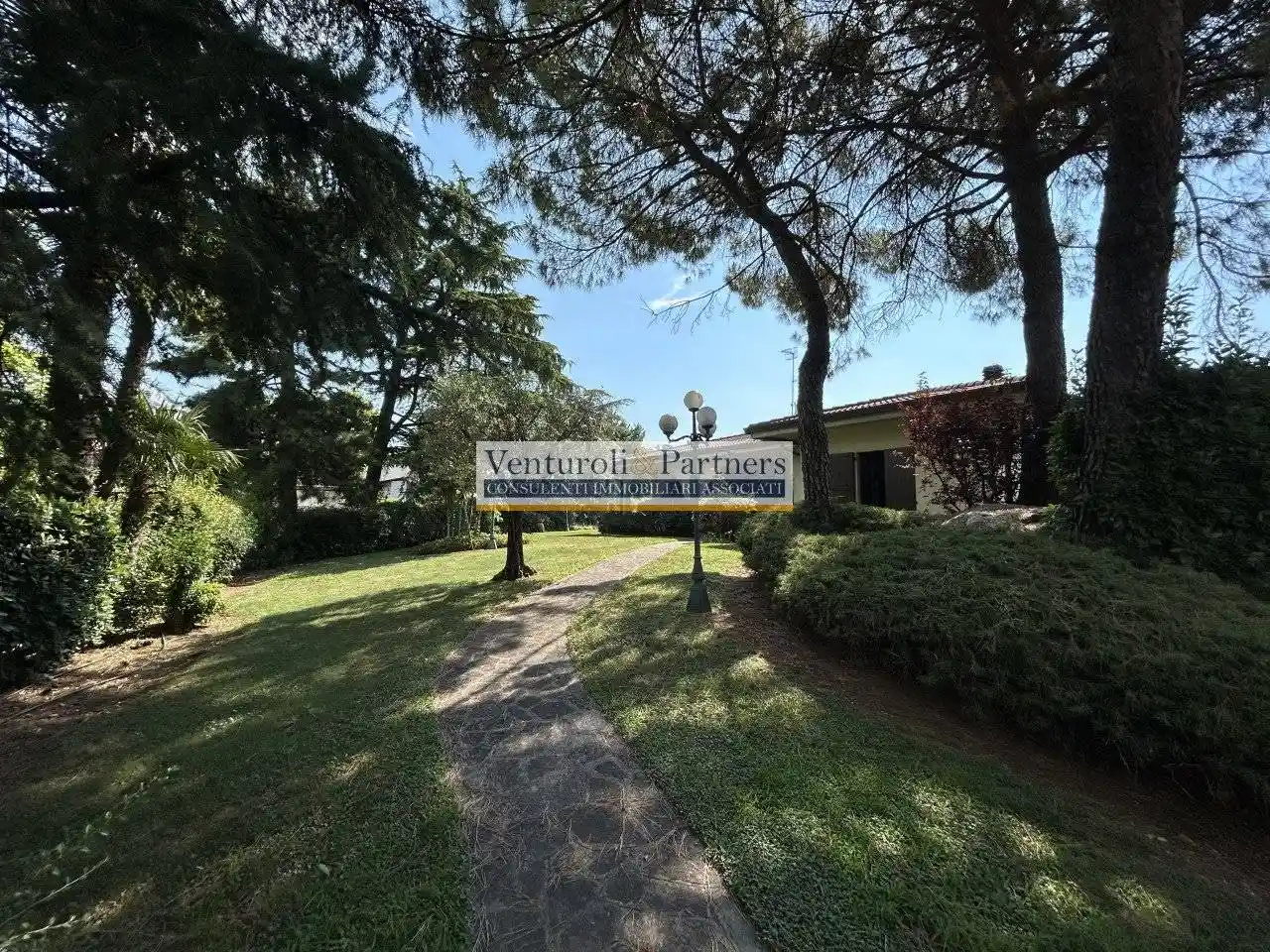 Villa in vendita a Lonato del Garda