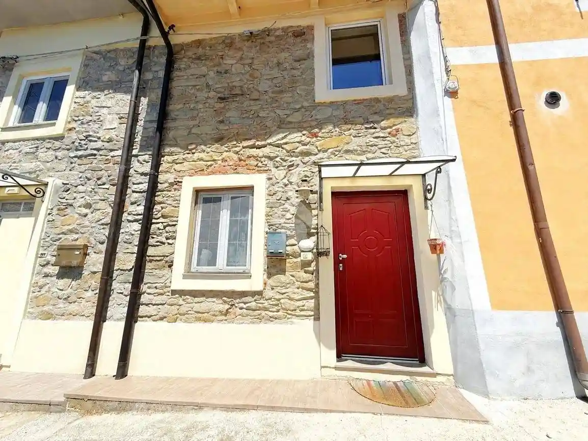 Casa indipendente in vendita a Montale