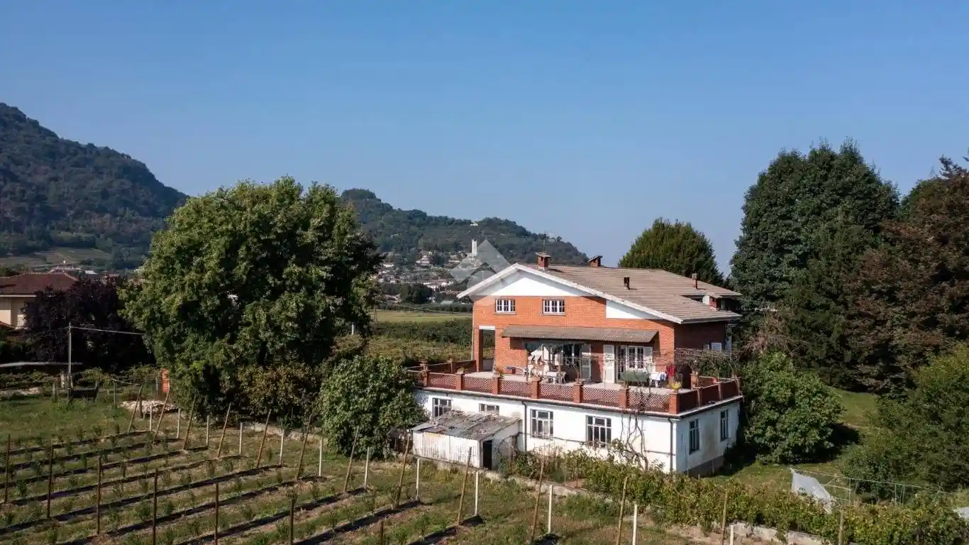 Villa in vendita a Revello