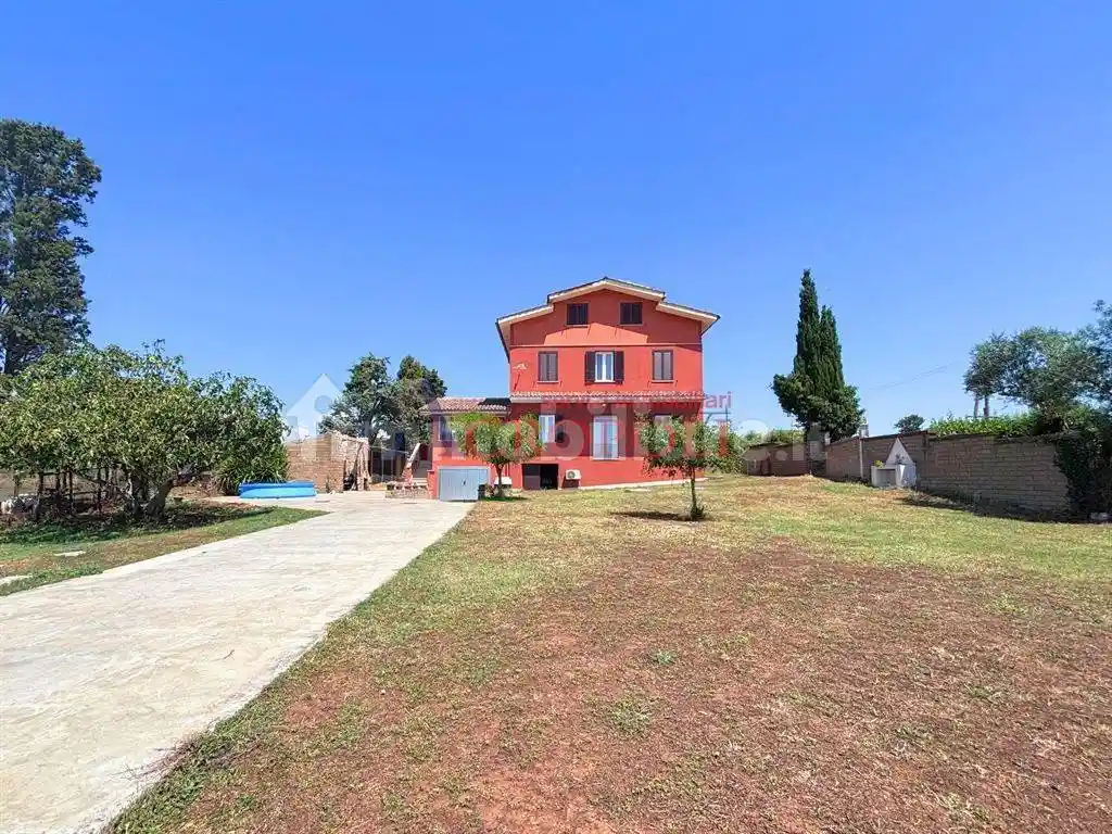 Villa in vendita a Anguillara Sabazia