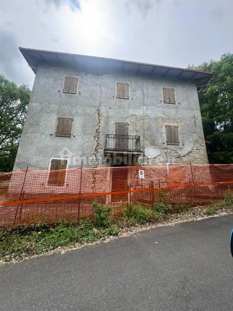 Palazzo - Edificio in vendita a Grizzana Morandi
