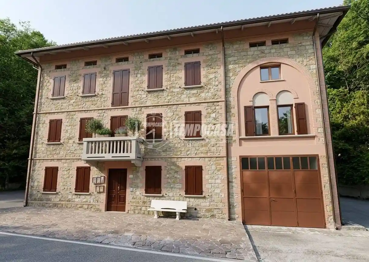 Villa in vendita a Vezzano sul Crostolo