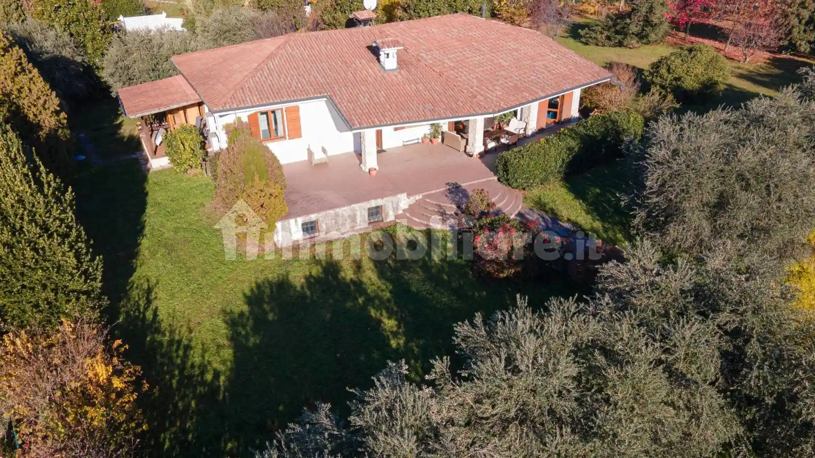Villa in vendita a Moniga del Garda