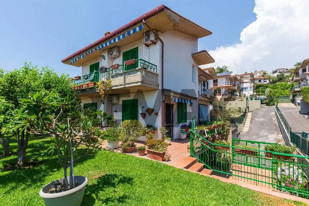 Villetta a schiera in vendita a Aci Catena