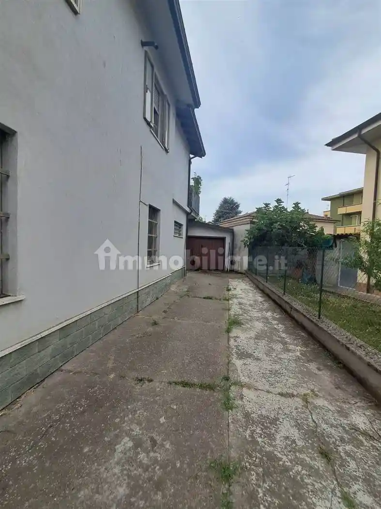 Villa in vendita a Borgonovo Val Tidone
