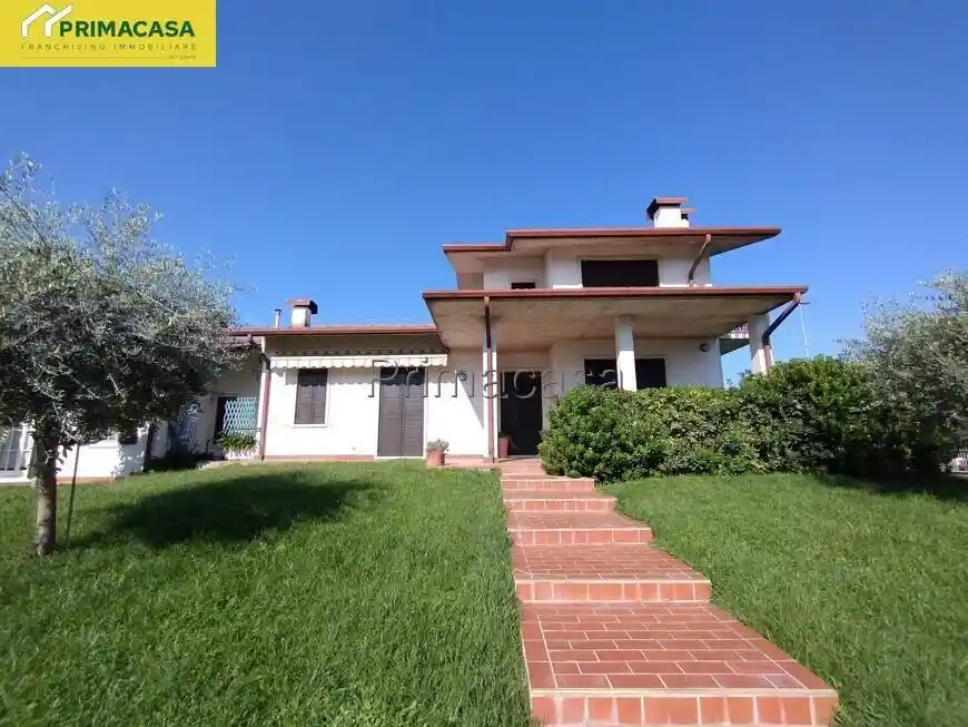 Villa in vendita a Villafranca di Verona
