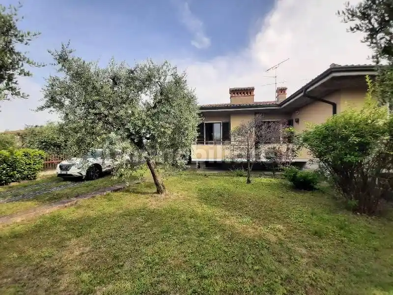 Villa in vendita a Puegnago sul Garda