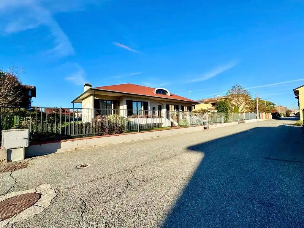 Villa in vendita a Galliate