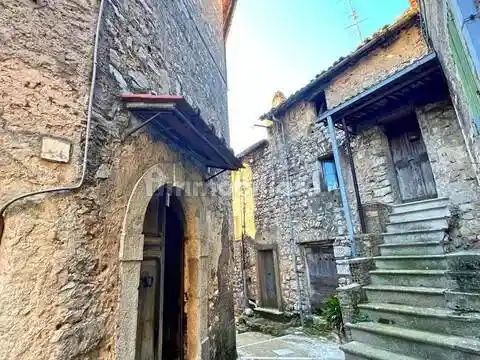 Villa in vendita a Castro dei Volsci