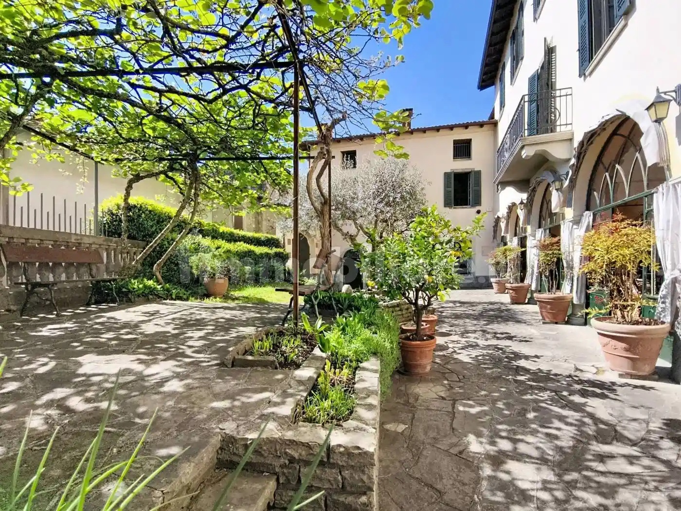 Palazzo - Edificio in vendita a Endine Gaiano