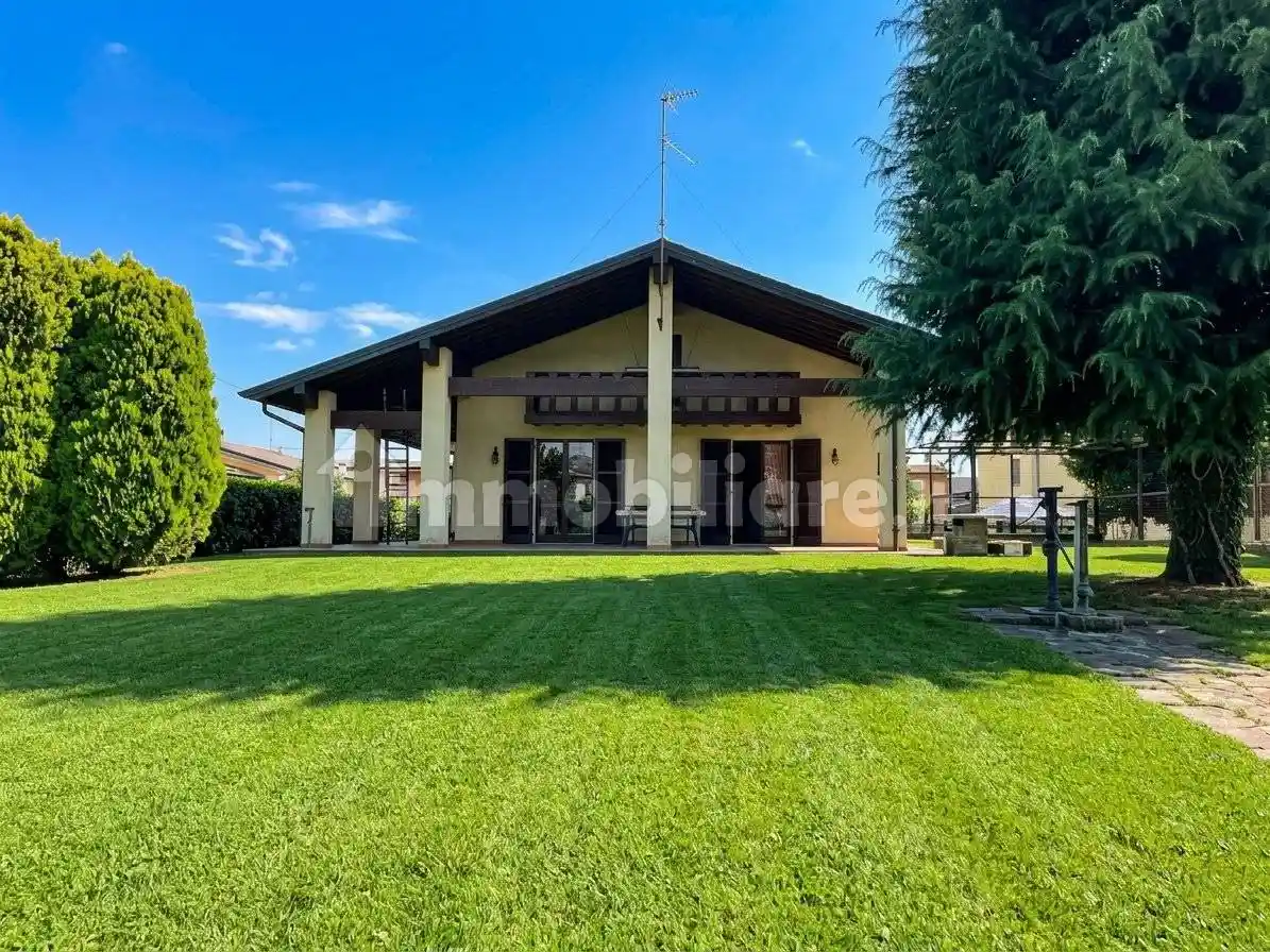 Villa in vendita a Lograto
